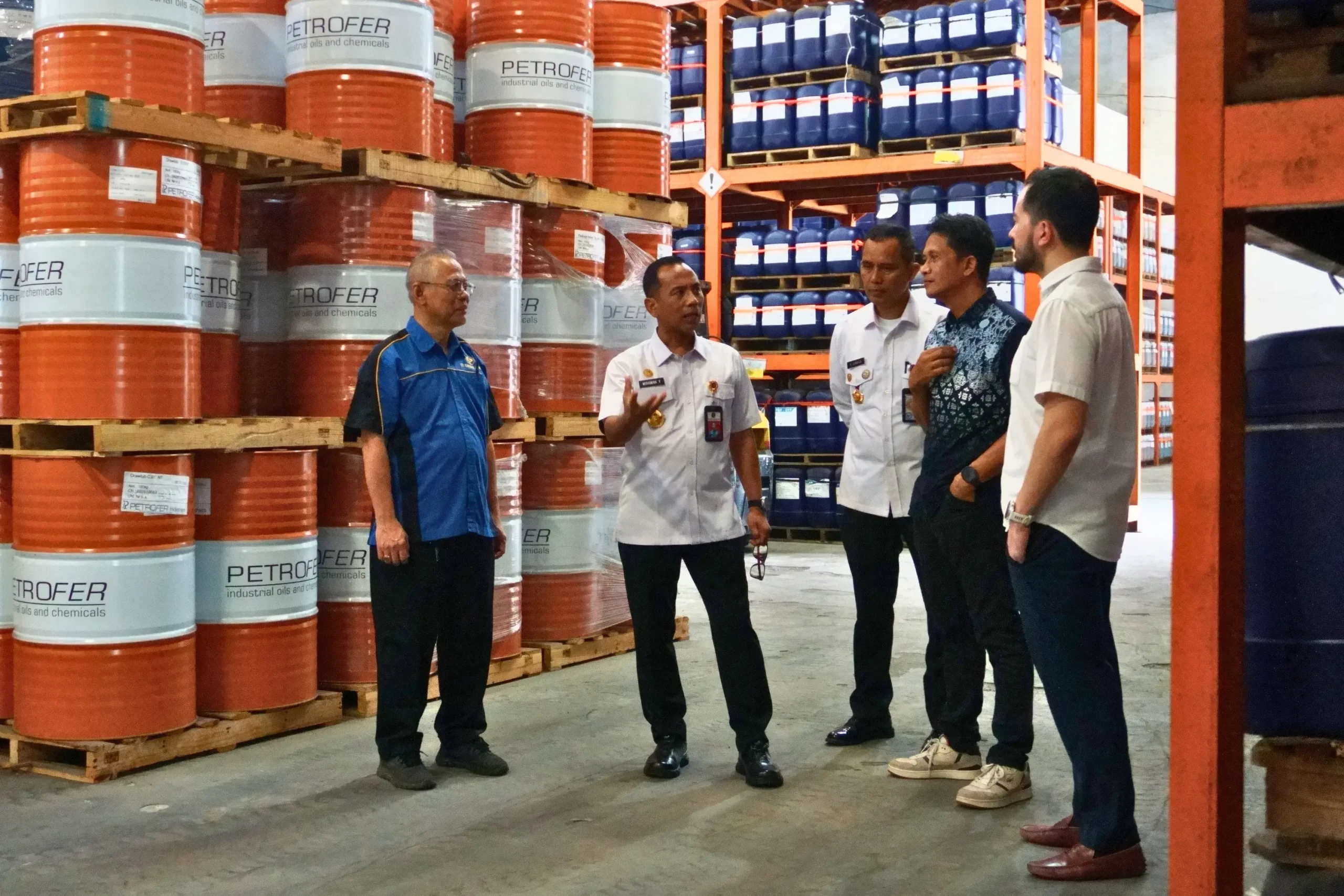 Perwakilan Ditjen Pothan Kemhan RI dan manajemen PT Cimone Jaya Chemical Industry dalam kunjungan resmi